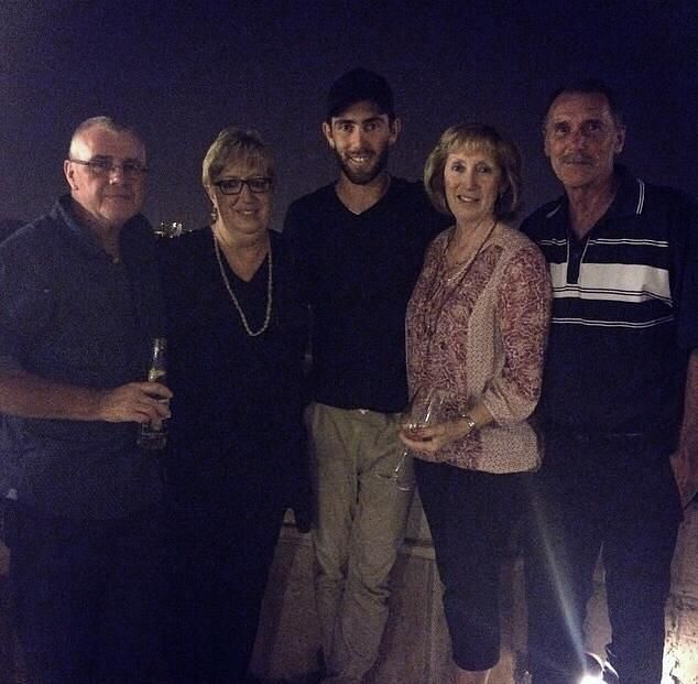 Glenn Maxwell's Parents' Image